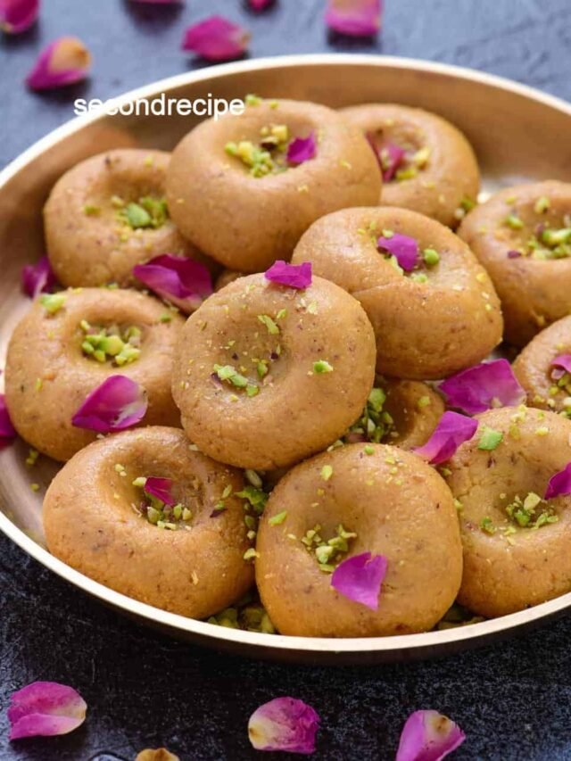 घर पर बनाएं मुंह में तुरंत घुल जाने वाले पेड़े, इस कृष्ण जन्माष्टमी फॉलो करें ये रेसिपी