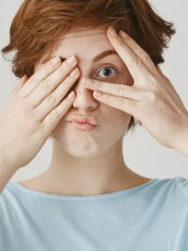 सामुद्रिक शास्त्र: इस आंख का फड़कना धन लाभ के देता है संकेत